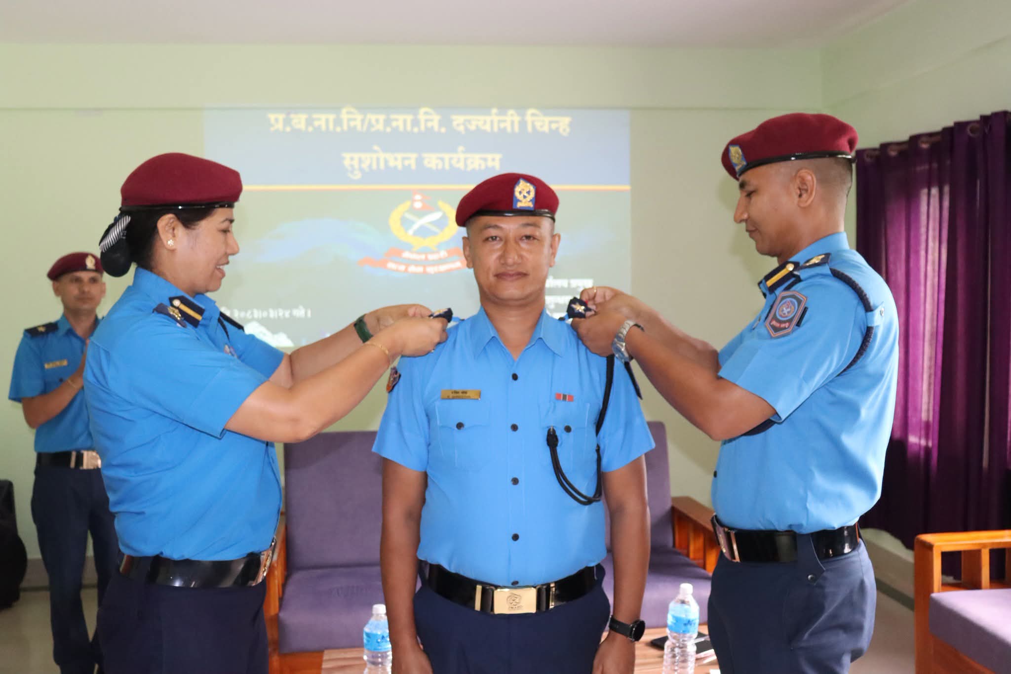जिल्ला प्रहरी कार्यालय झापामा पदोन्नति भएका प्रहरी अधिकृत लाई दर्ज्यानी चिन्ह सुशोभन कार्यक्रम सम्पन्न